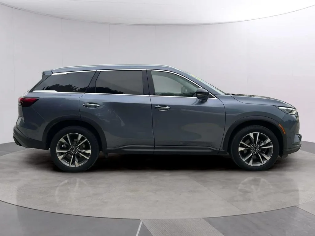 Used 2024 Moonbow Blue INFINITI LUXE image 6