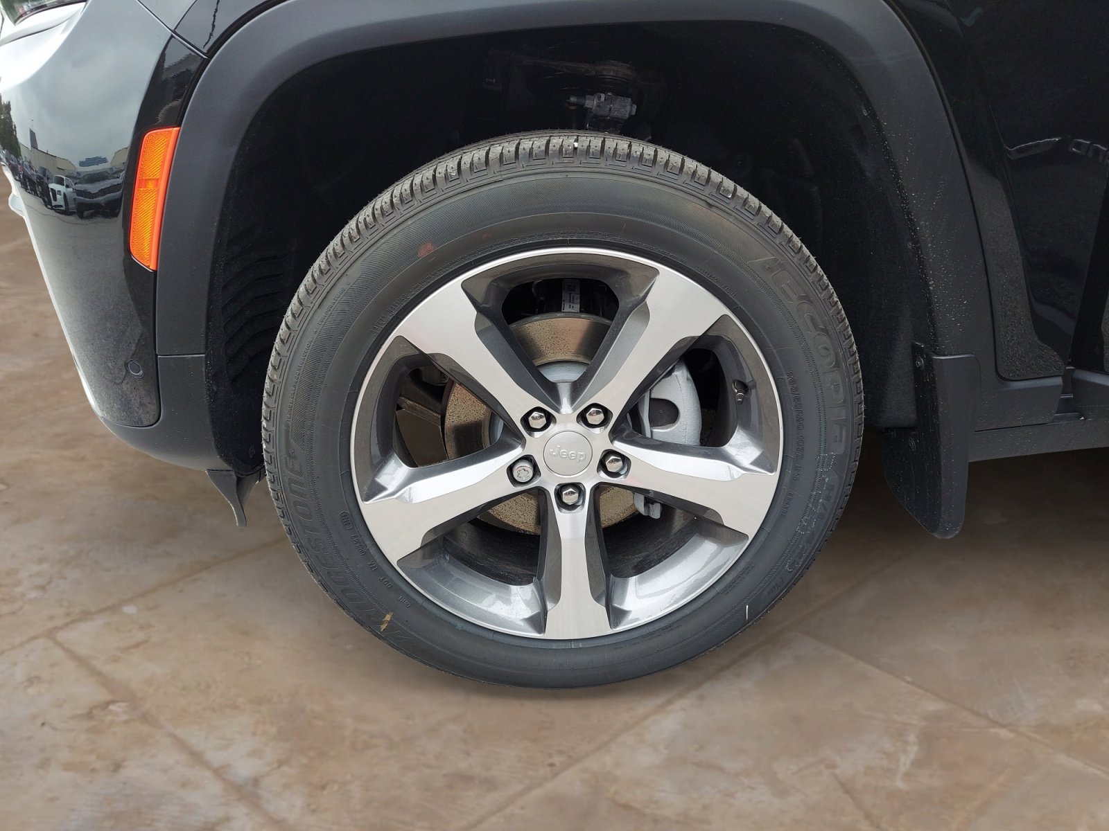 New 2026 Diamond Black Crystal Pearlcoat Jeep Limited image 30