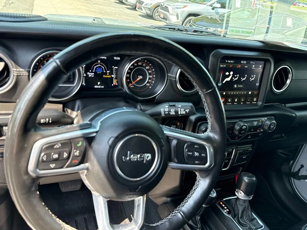 Used 2022 Silver Jeep Unlimited Sahara image 16