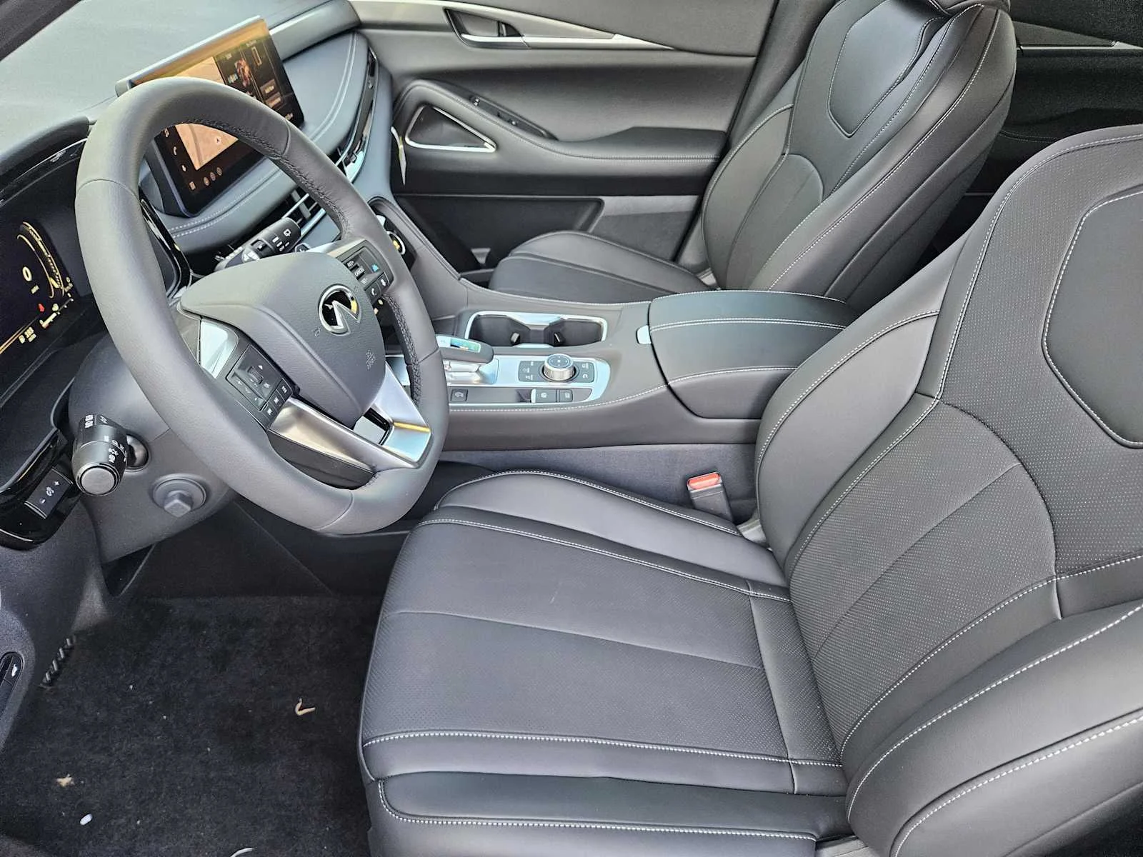 New 2027 2T RAD WHT INFINITI Sport AWD image 8
