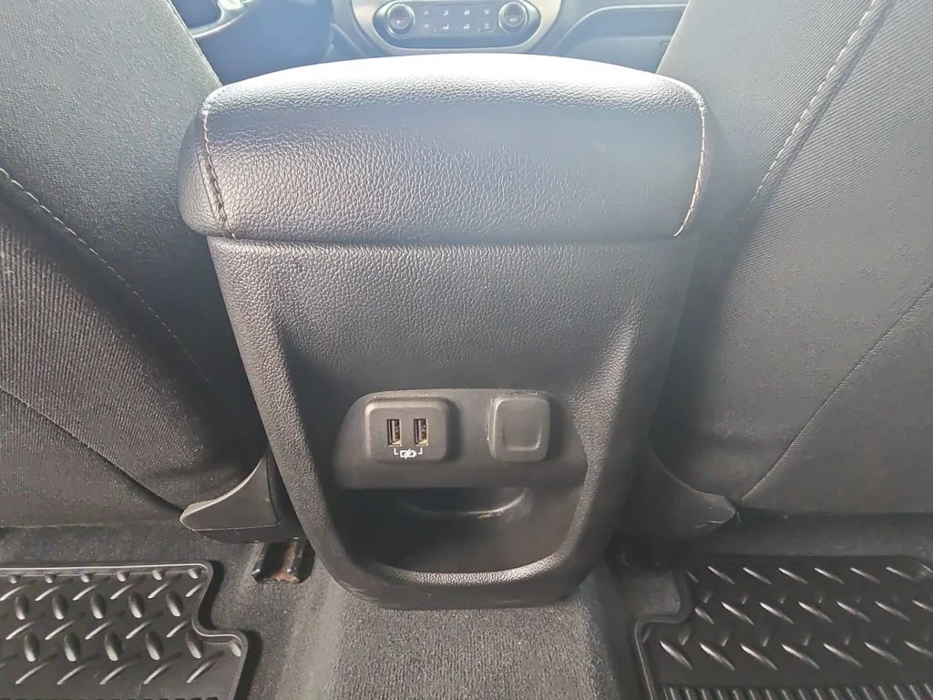 Used 2021 SUMMIT WHITE GMC 4WD Elevation image 22