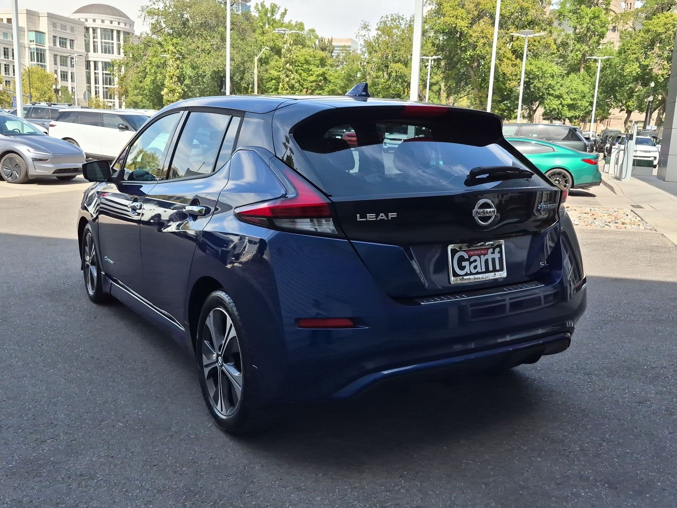 Used 2018 Deep Blue Pearl Nissan SL image 5