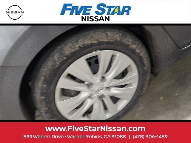 Used 2023 Gray Nissan S image 4