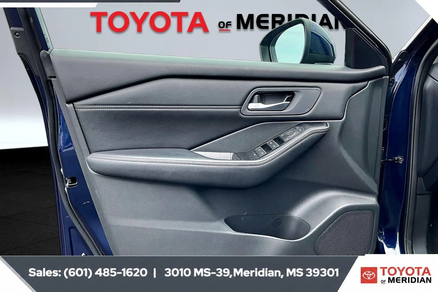 Used 2026 Deep Ocean Blue Pearl Nissan SL image 17