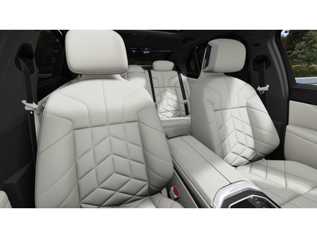 New 2026 Black Sapphire Metallic BMW 750e xDrive image 11