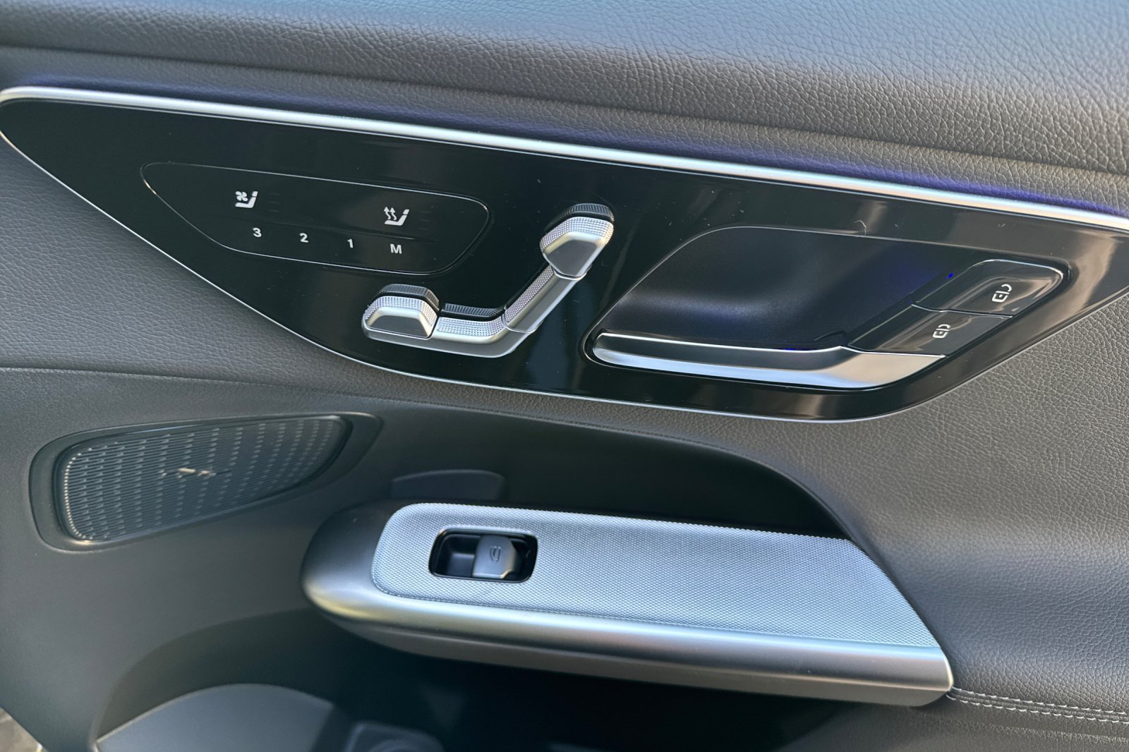 New 2027 Graphite Grey Metallic Mercedes-Benz GLC 300 image 35