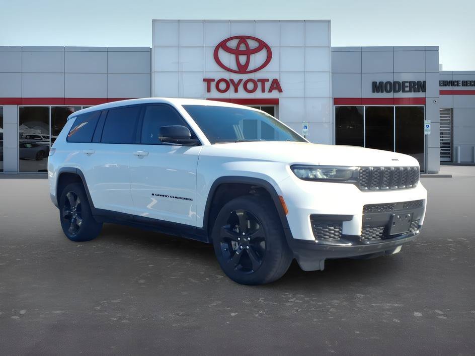 Used 2021 Bright White Clearcoat Jeep Altitude image 7