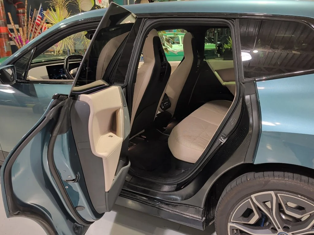 Used 2024 Blue BMW xDrive50 image 14