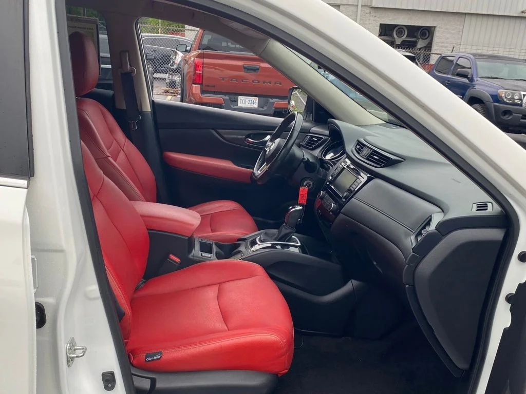 Used 2019 White Nissan S image 20
