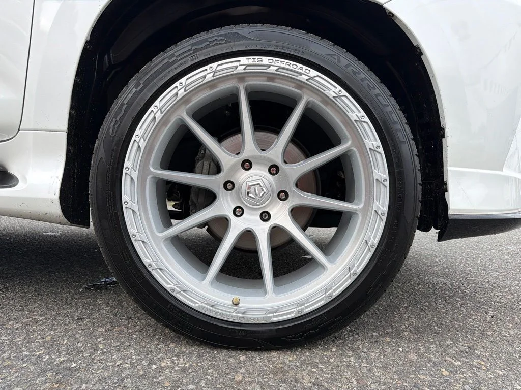 Used 2021 White Lexus 460 image 12