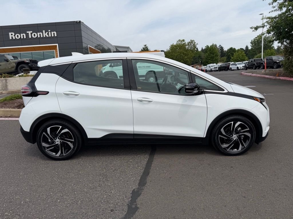 Used 2023 Summit White Chevrolet 2LT image 7
