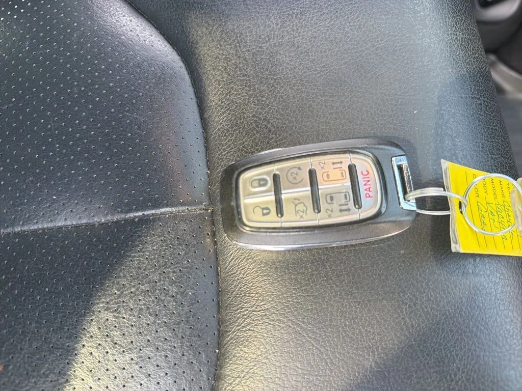 Used 2019 Gray Chrysler Touring L image 27