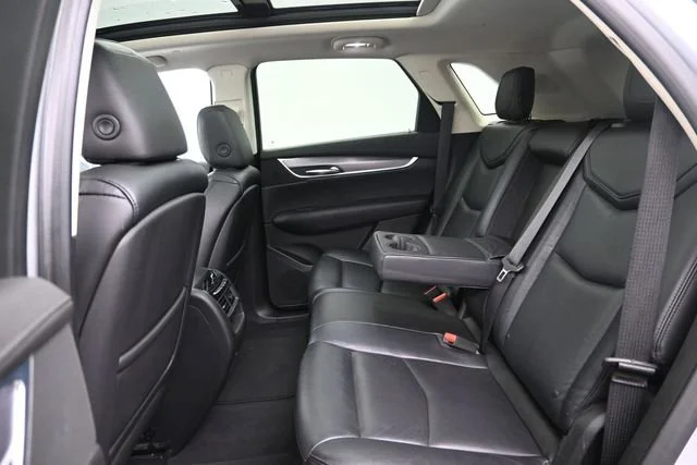 Used 2017 RADIANT SILVER METALLIC Cadillac Luxury FWD image 22
