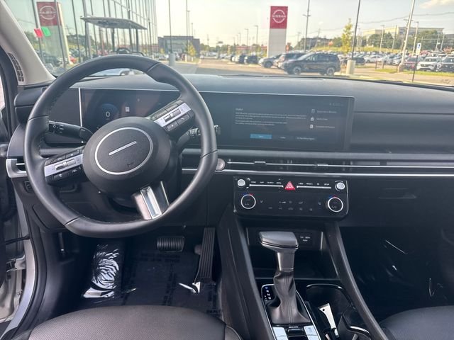 Used 2025 Silver Hyundai SEL Convenience image 15
