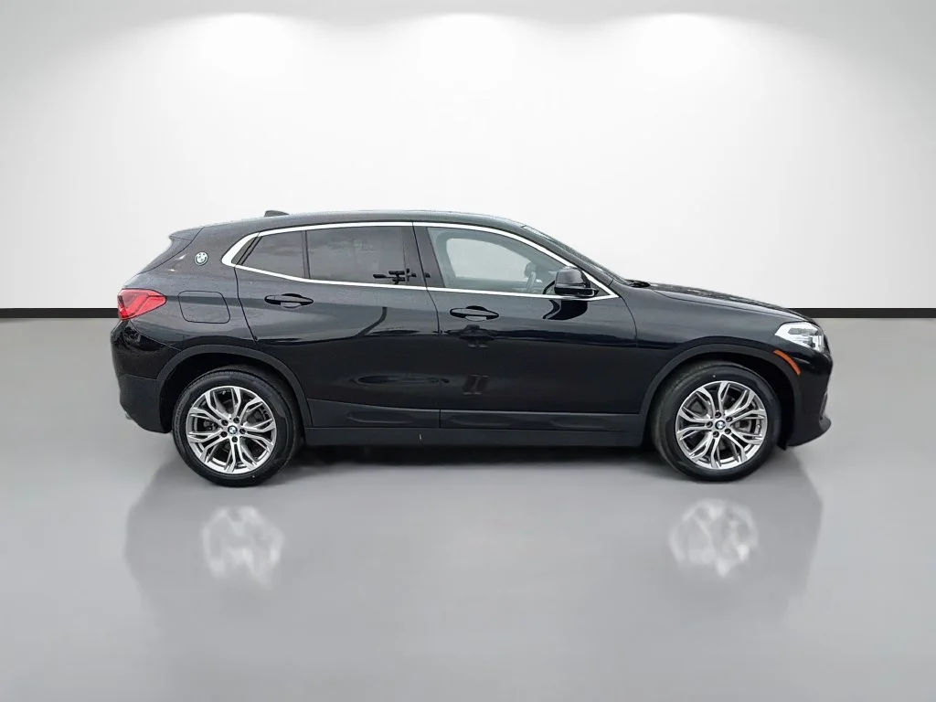 Used 2019 Black BMW sDrive28i image 2