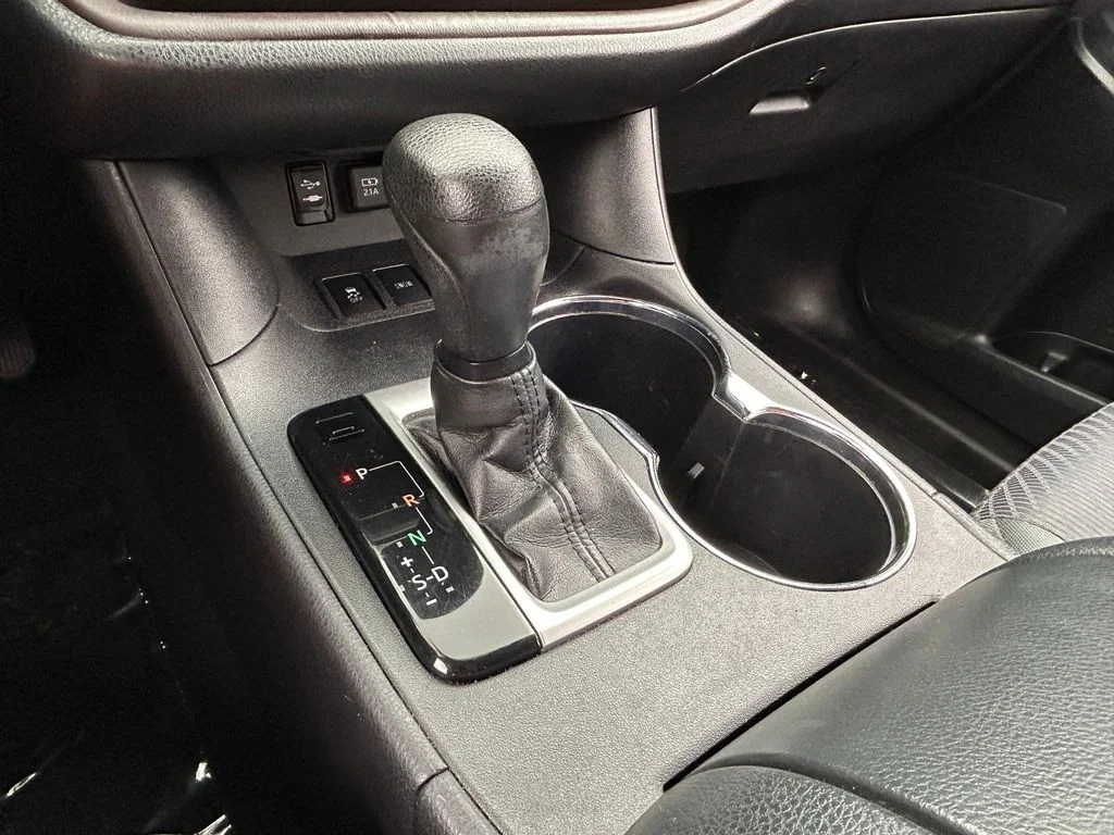 Used 2019 Celestial Silver Metallic Toyota LE image 23