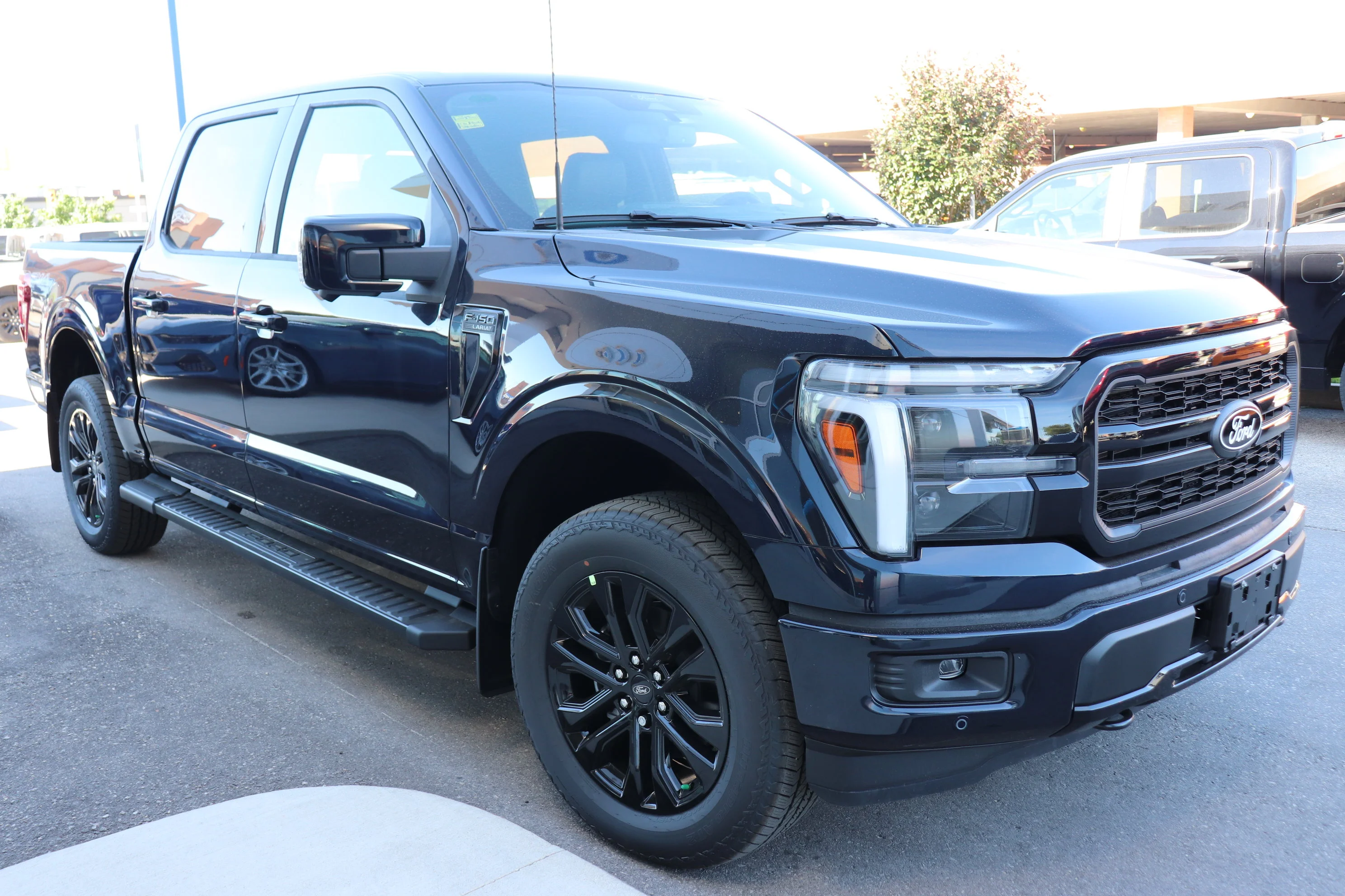 New 2026 ANTIMATTER BLUE METALLIC Ford LARIAT image 4