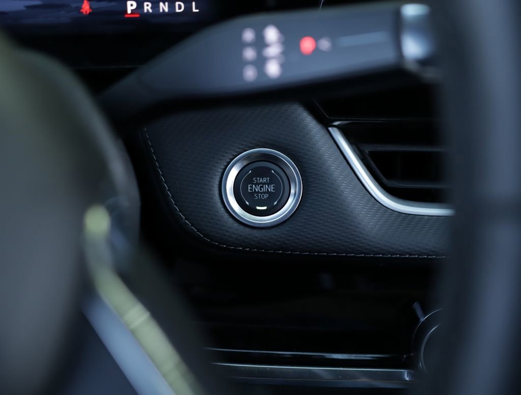 Used 2025 Mosaic Black Metallic Chevrolet LT image 21