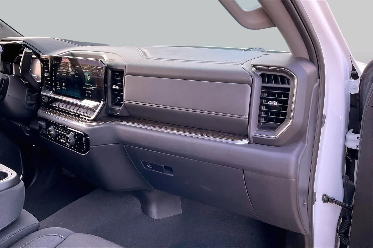 Used 2025 Summit White Chevrolet LT image 16