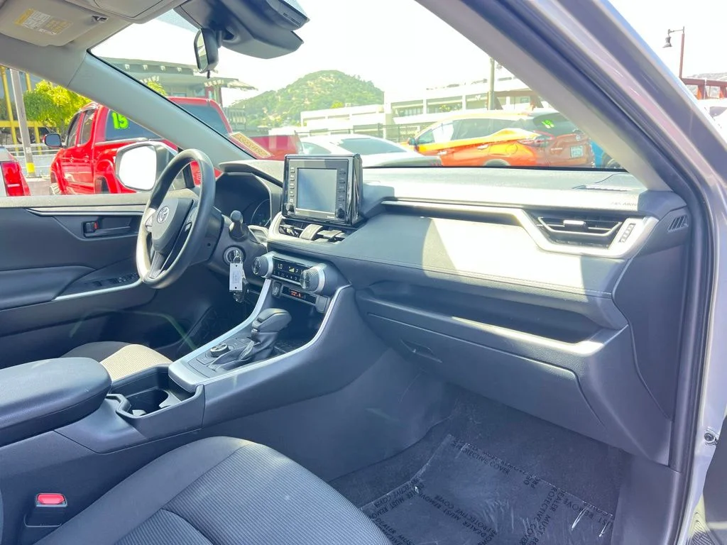 Used 2020 Silver Toyota LE image 8