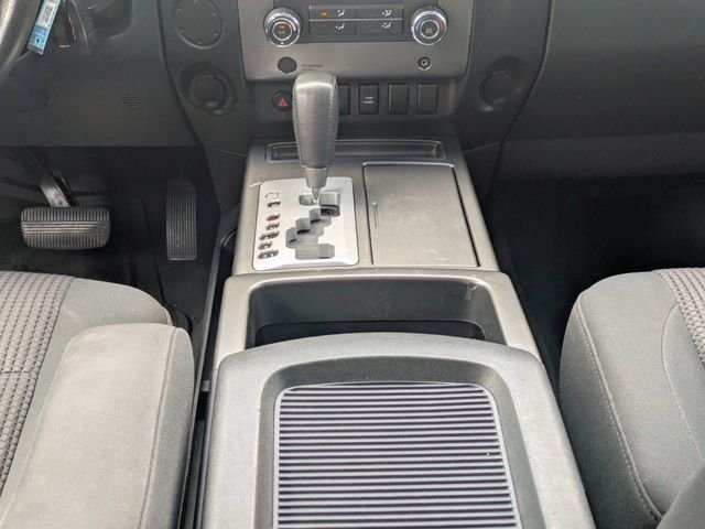 Used 2008 White Nissan SE image 18