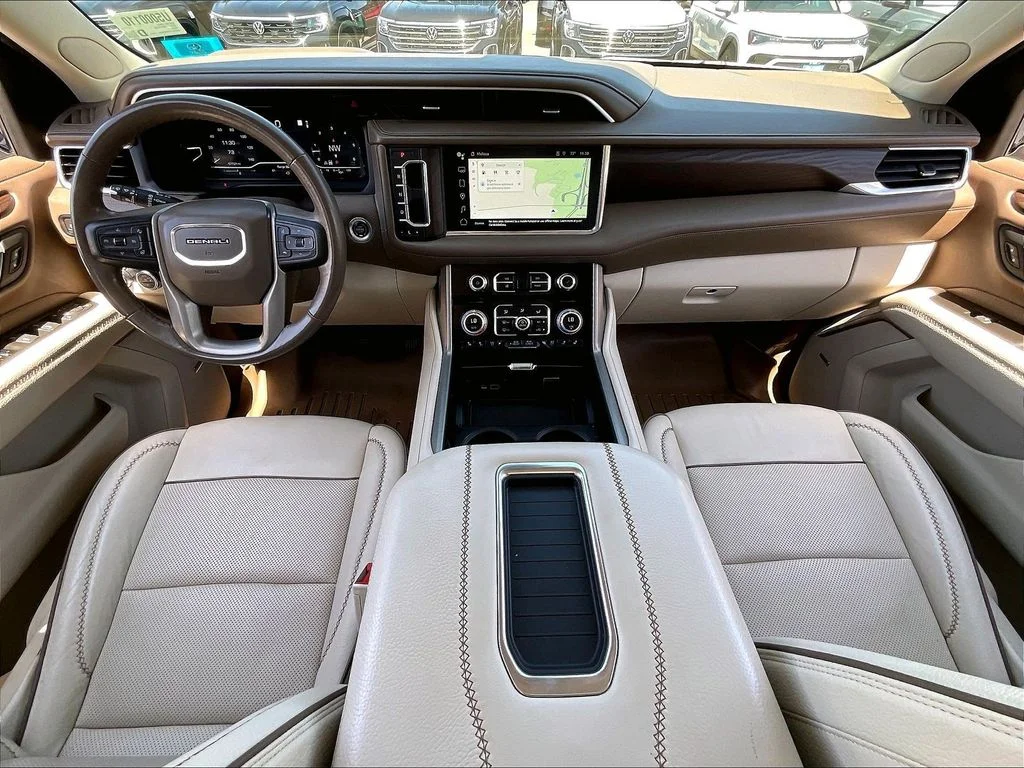 Used 2022 White Frost Tricoat GMC Denali image 21
