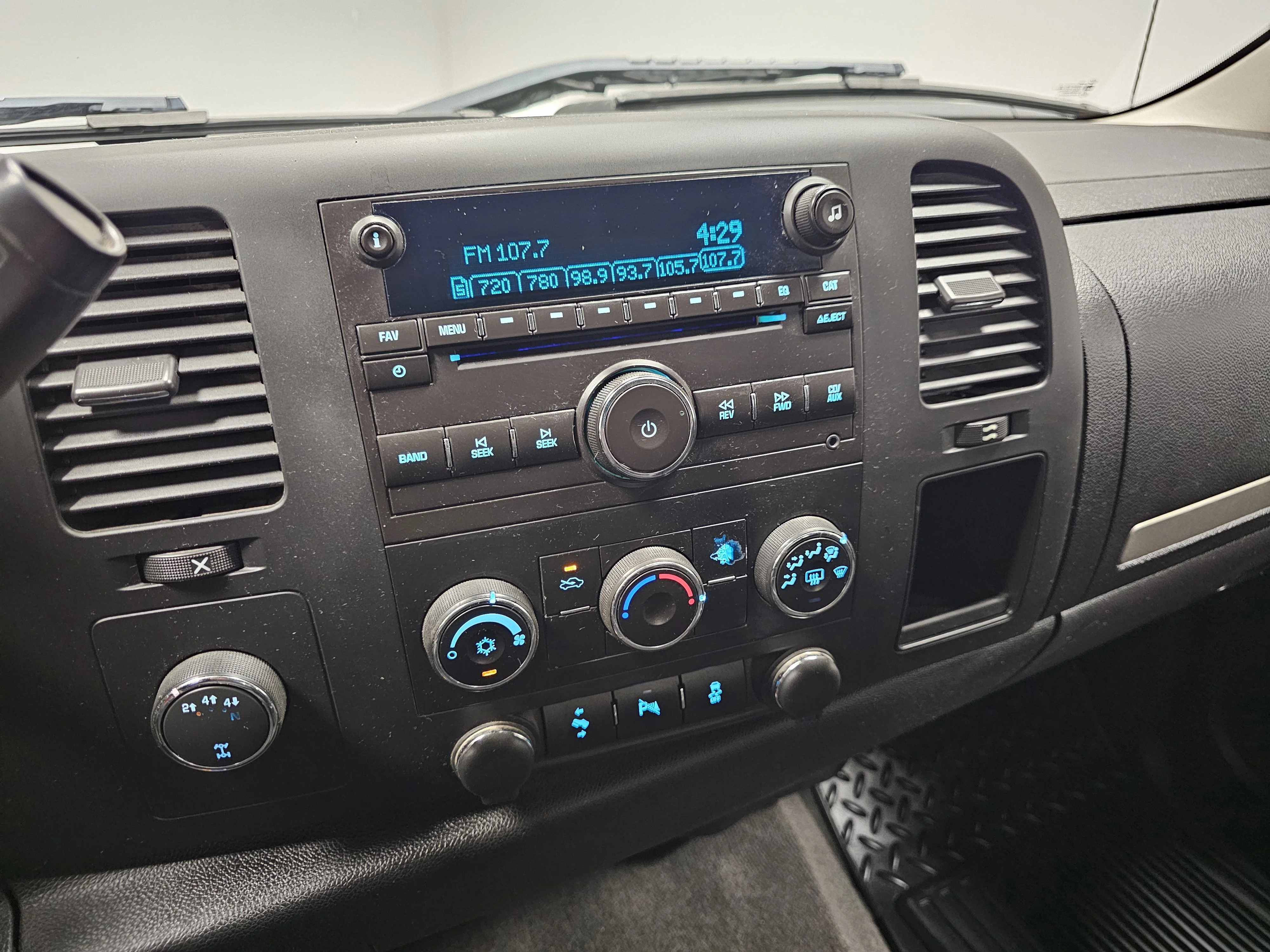 Used 2013 Summit White Chevrolet LT image 23