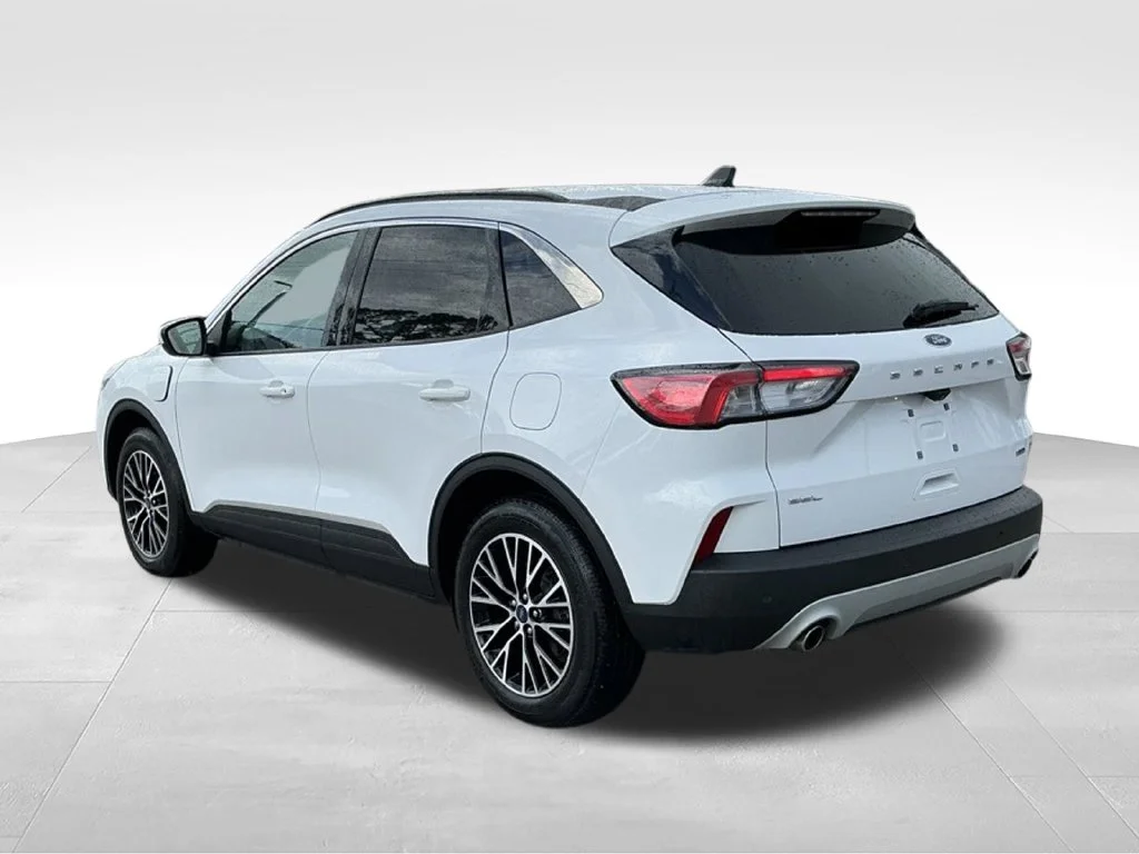 Used 2021 White Ford SEL image 4