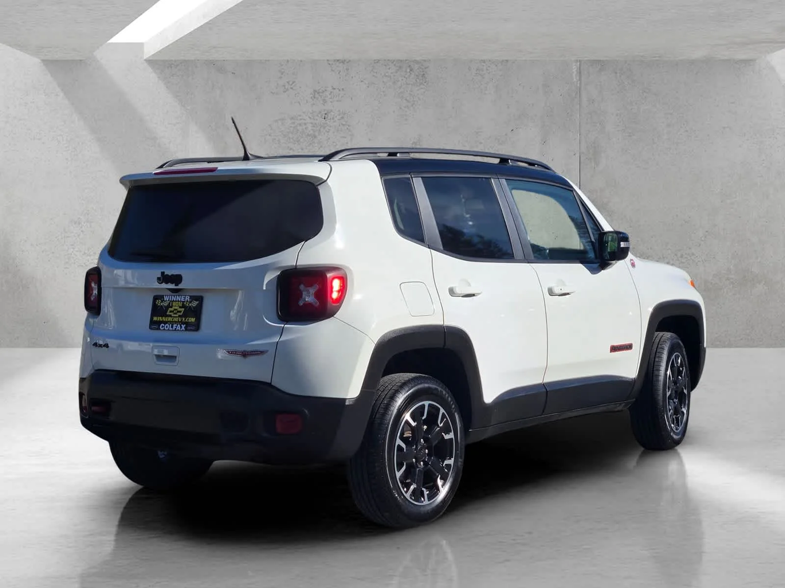 Used 2023  Jeep Trailhawk image 4
