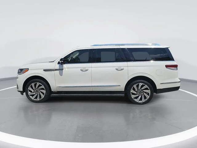 Used 2022 White Lincoln Reserve image 6