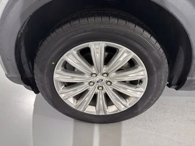 Used 2022 Silver Ford Platinum image 4