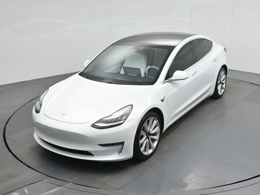 Used 2020  Tesla Standard Range Plus image 31