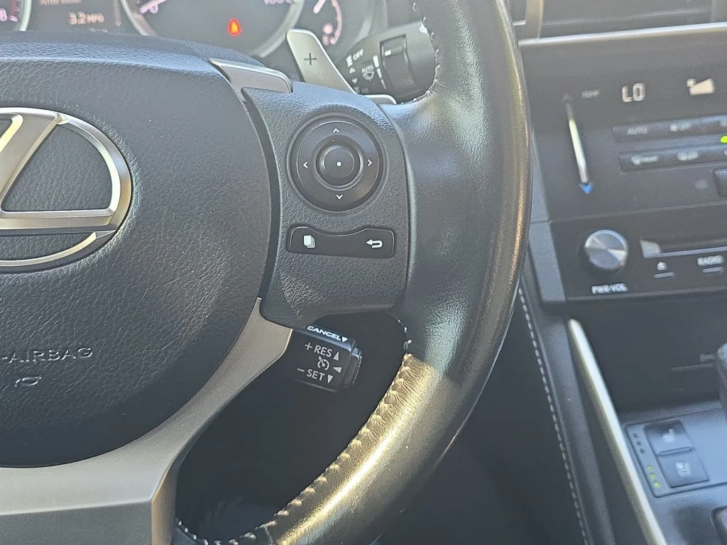 Used 2014  Lexus 250 image 20