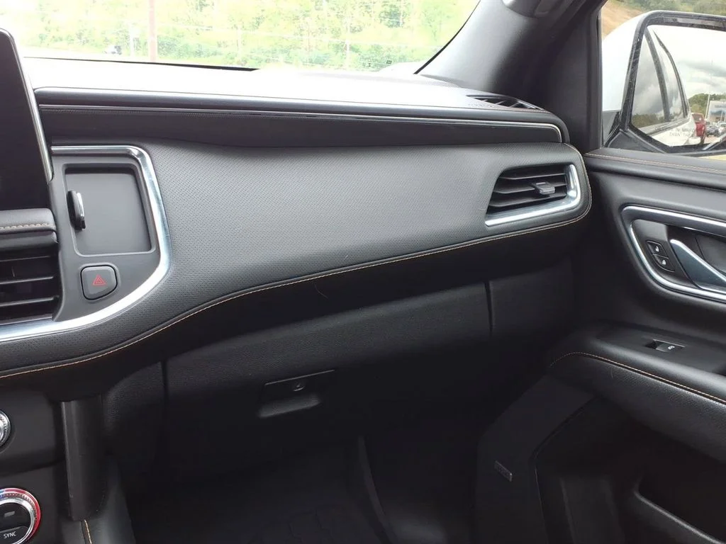 Used 2023 White GMC AT4 image 20