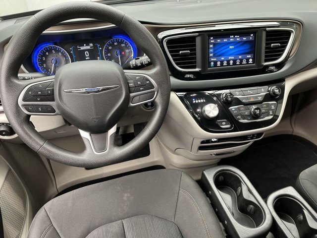 Used 2018 Velvet Red Pearlcoat Chrysler Touring Plus image 12