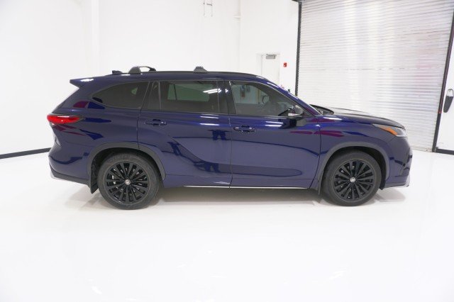 Used 2023  Toyota XSE image 4