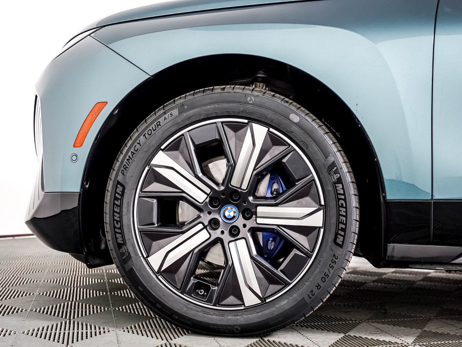 Used 2023 Blue BMW xDrive50 image 3
