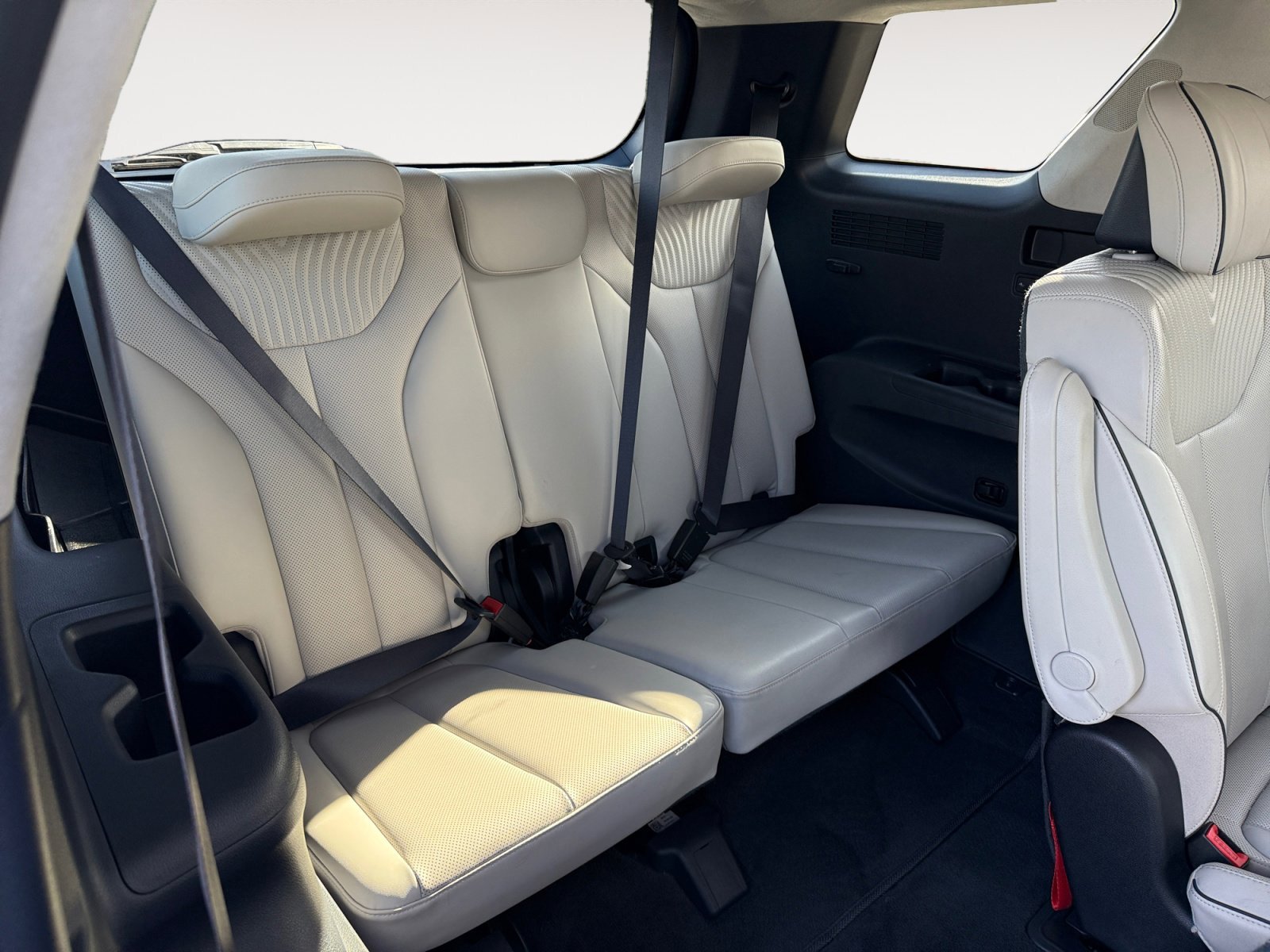 Used 2023 Hyper White Hyundai Calligraphy image 19