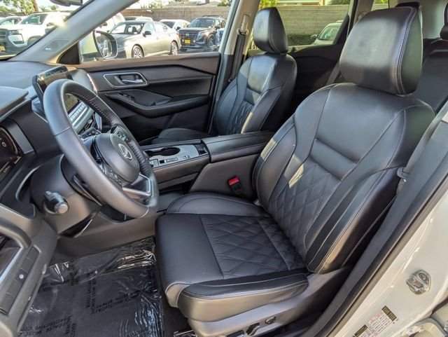 Used 2023 Pearl White Nissan Platinum image 22