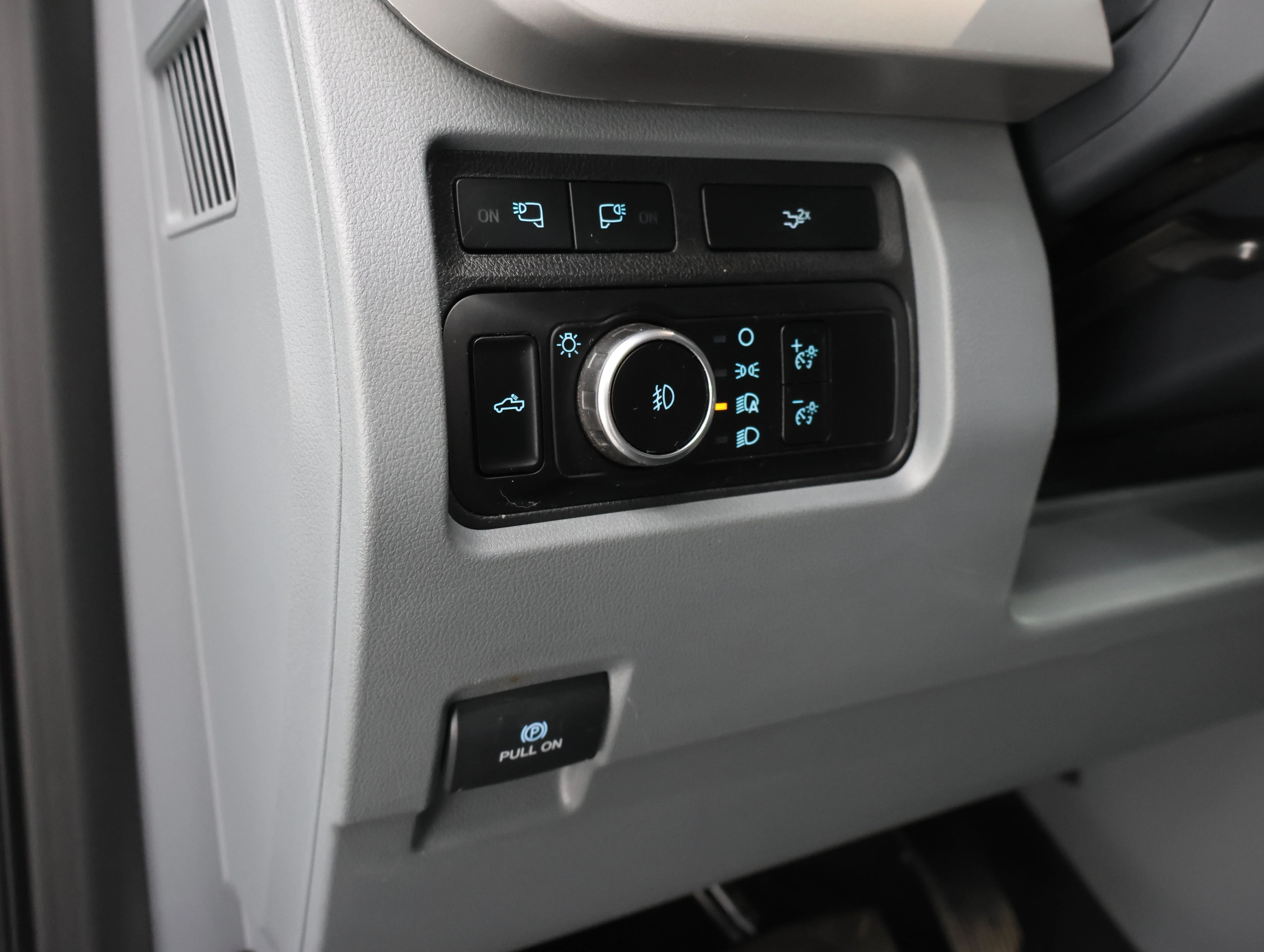 Used 2023 Carbonized Gray Metallic Ford XLT image 46