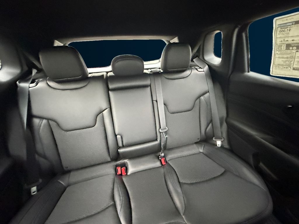 New 2026 Fathom Blue Pearl-Coat Exterior Paint Jeep Latitude image 18