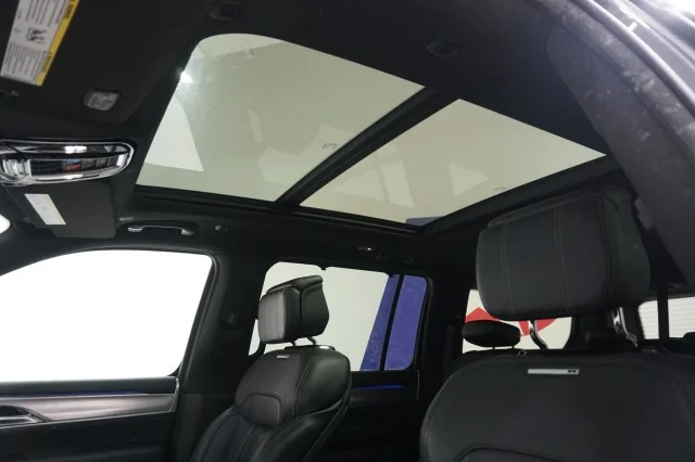 2023 Jeep Grand Wagoneer Series I - Photo 24