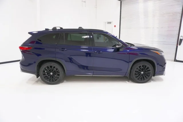 Used 2023  Toyota XSE image 4