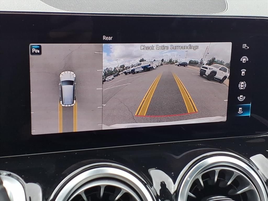Used 2022 White Mercedes-Benz GLB 250 image 27