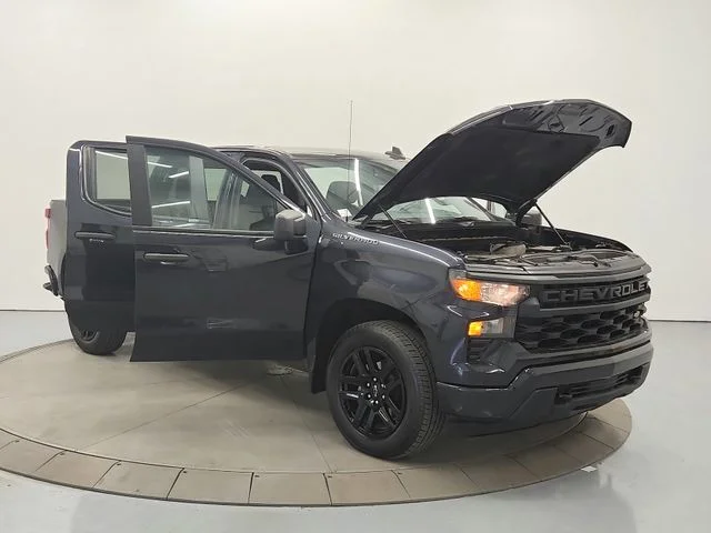 Used 2023 Gray Chevrolet Custom image 9