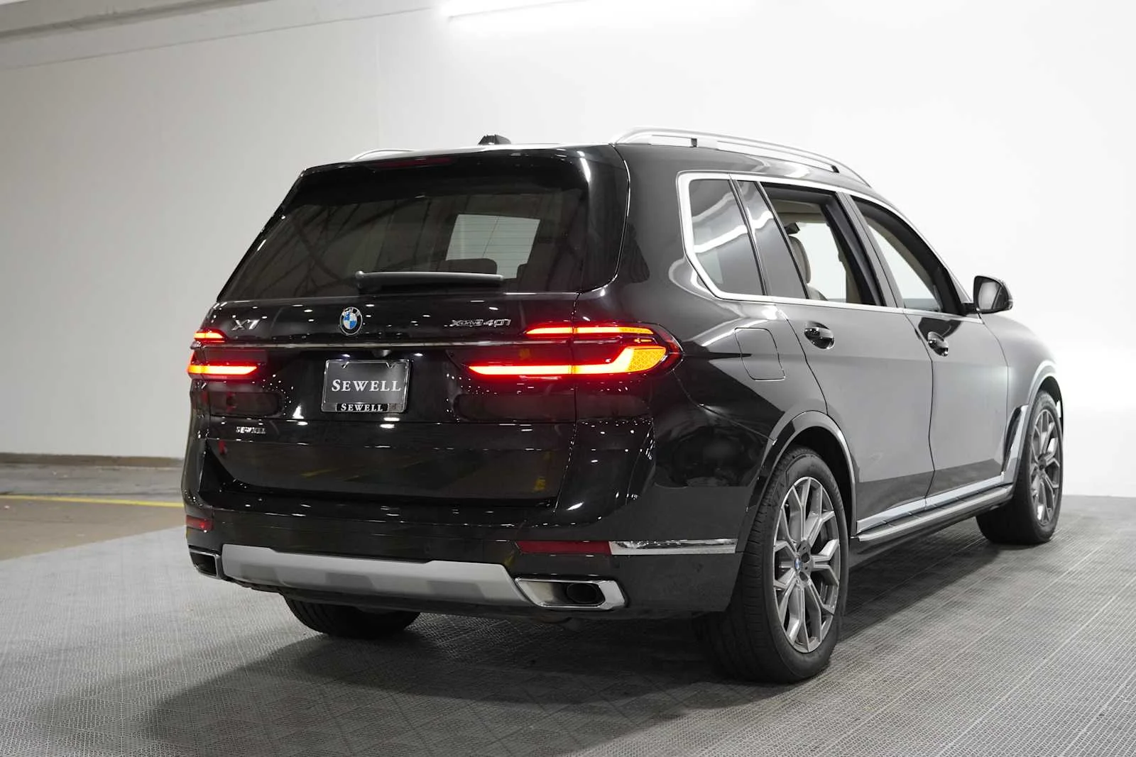 Certified Used 2025 Black Sapphire Metallic BMW xDrive40i image 4
