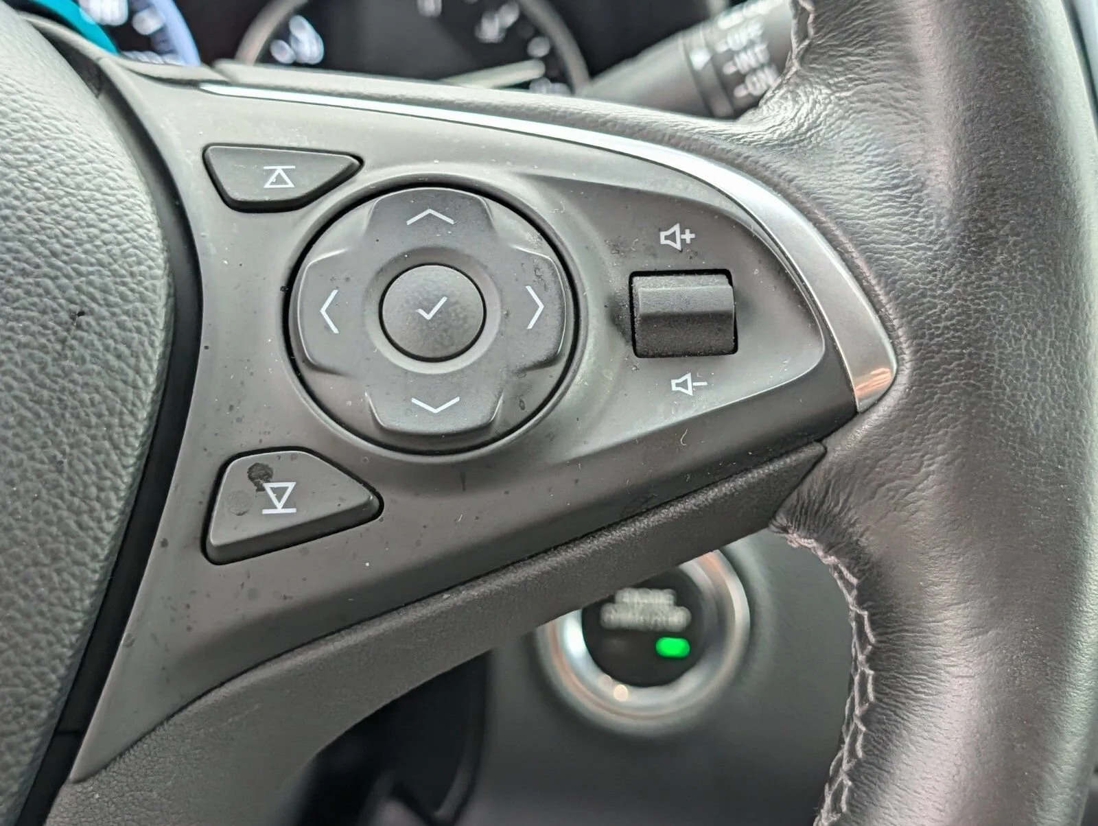 Used 2020 EBONY TWILIGHT METALLIC Buick Premium image 32