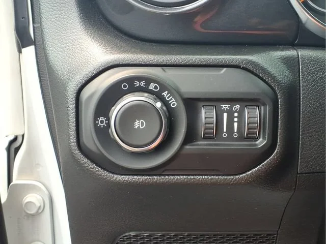 Used 2022  Jeep Unlimited Sport Altitude image 15