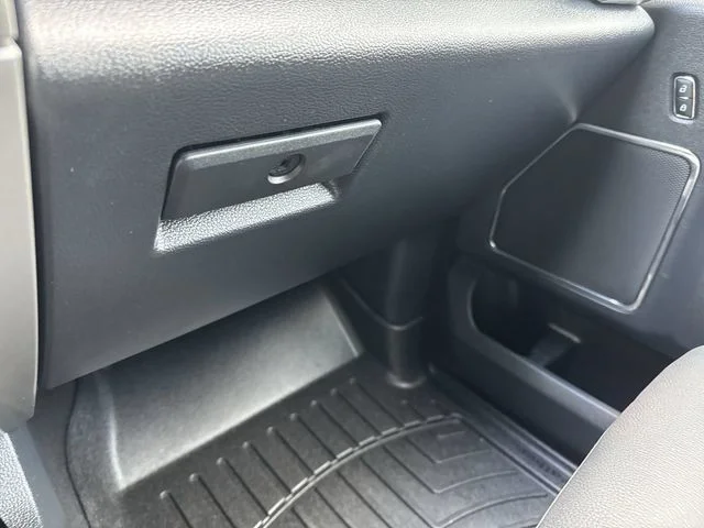 Used 2022 White Ford Lariat image 27