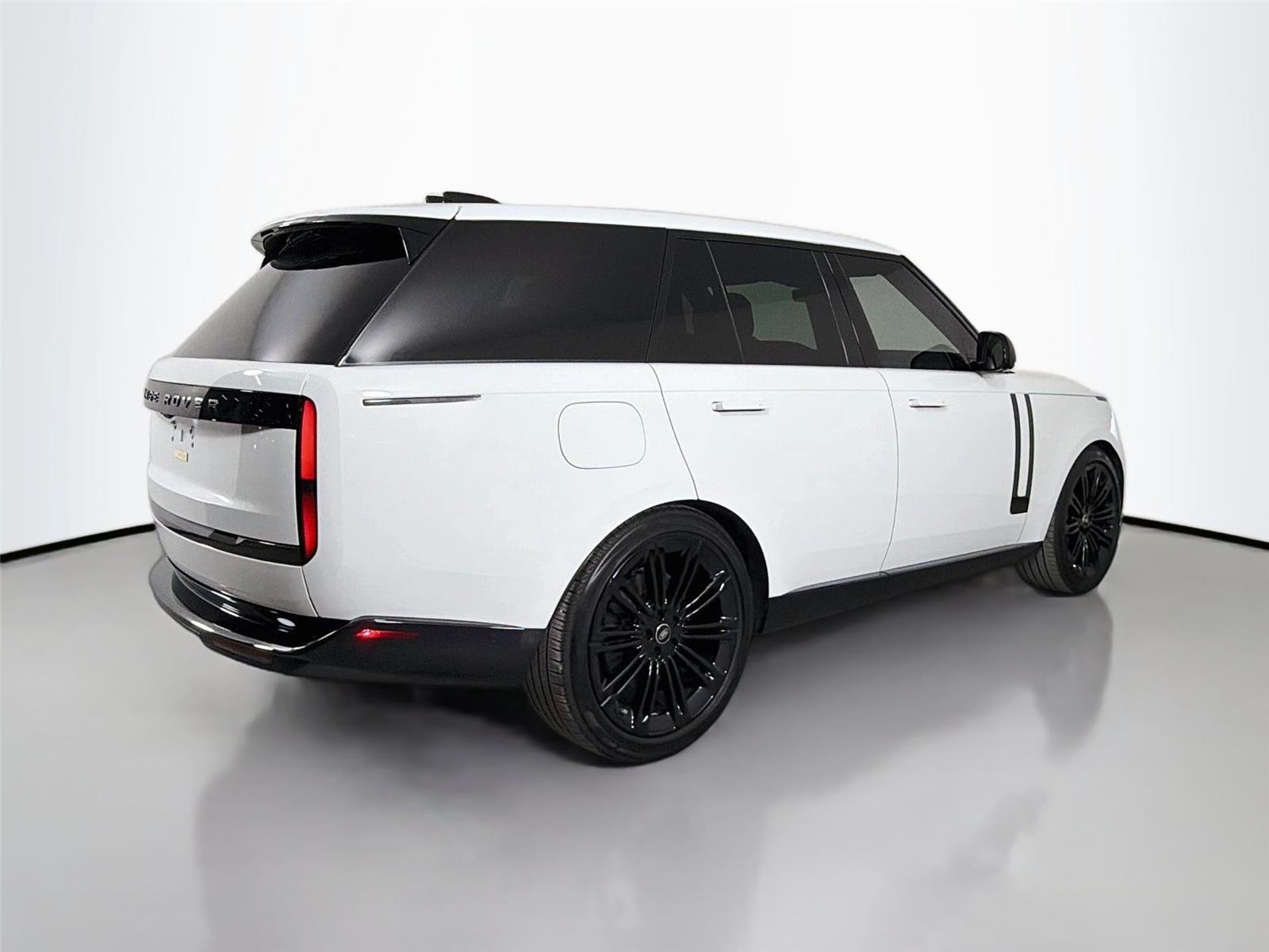 2025 Land Rover Range Rover SE - Photo 5